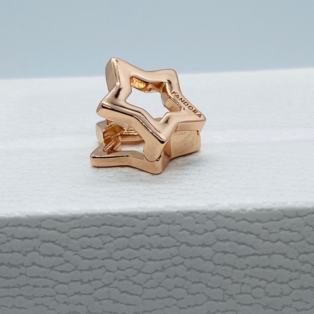 PANDORA REFLEXIONS Sleek Star Clip Charm